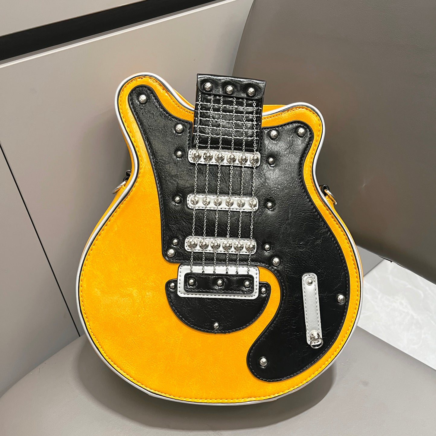 Gitar Şekilli Çanta (Kolye Hediyeli)